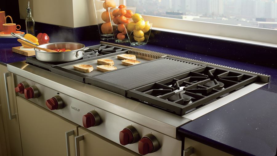 Wolf 48 Sealed Burner Rangetop - 4 Burners and Infrared Dual