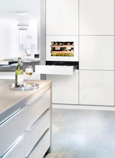 24" Liebherr  Built-in wine cabinet - HWgw1803