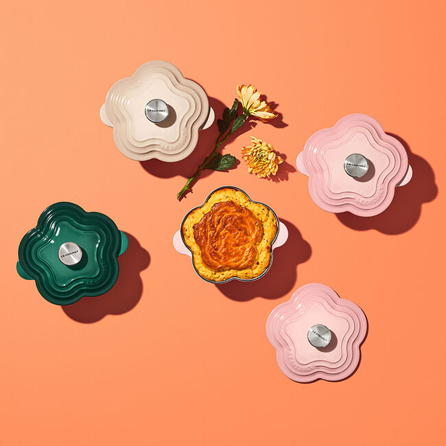 Le Creuset CA-21034020777021 Flower Cocotte - Le Creuset CA-21034020777021 Flower Cocotte -