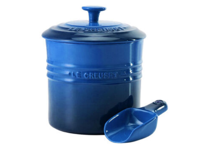 Le Creuset Pet Food Container with Scoop in Blueberry - CA-71402330220131