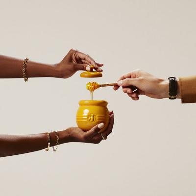 Le Creuset Honey Pot with Silicone Honey Dipper - CA-ST00563000672001
