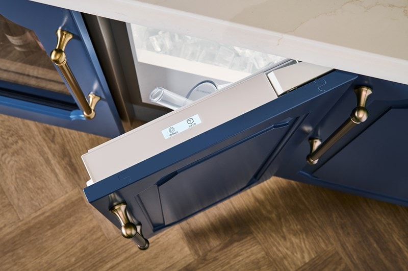 15" SubZero Designer Undercounter Ice Maker in Panel Ready - DEU1550I/L
