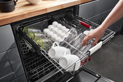 24" KitchenAid 44 dBA Dishwasher in PrintShield Finish with FreeFlex Third Rack - KDFM404KBS